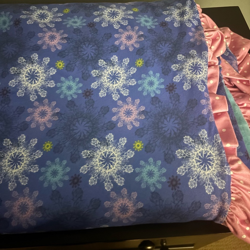 Blue and Pink Snowflake Patterned Blanket